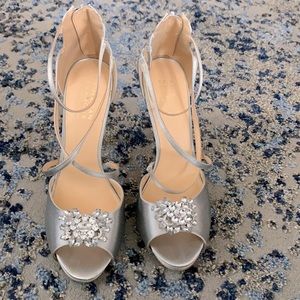 Badgley Mischka Silver Grey Strappy Platform Heels